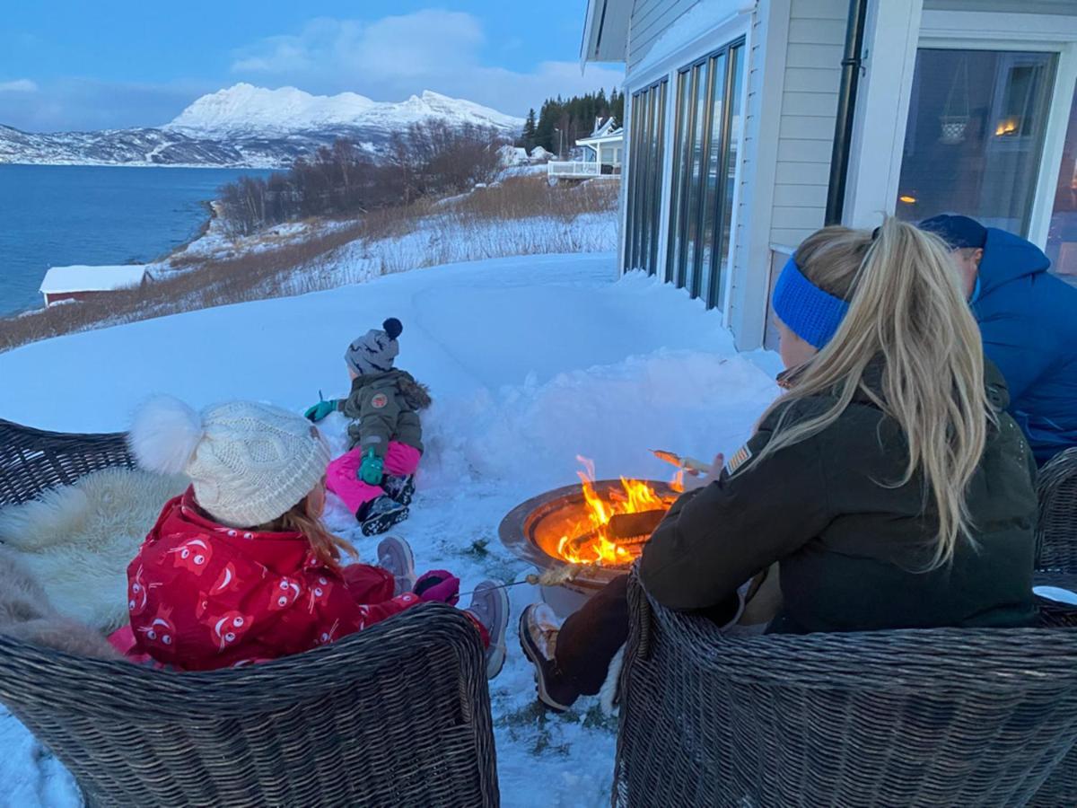 Nice Little House Right By The Sea, Stunning View Rensa Exteriör bild