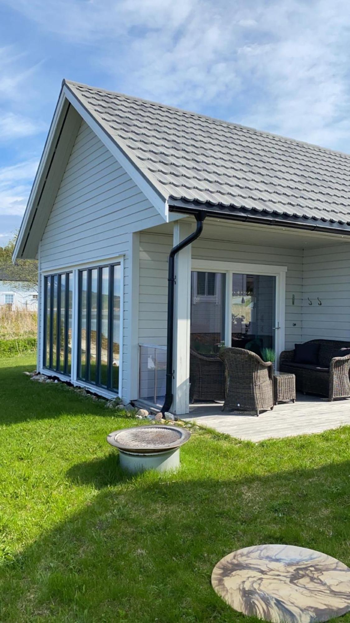 Nice Little House Right By The Sea, Stunning View Rensa Exteriör bild